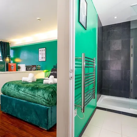 Maevela - Floor Rolex Themed Studio Apt Inside The Cube, Mailbox - Free Netflix & Wifi Apartment