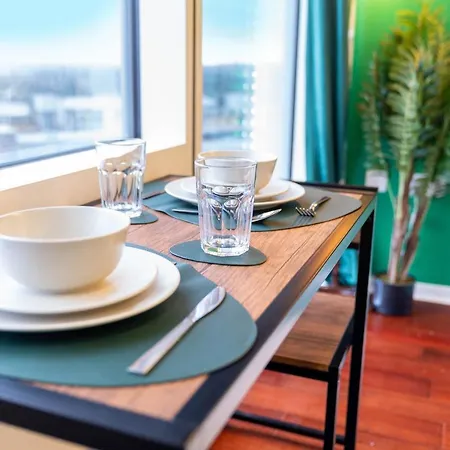 Apartment Maevela - Floor Rolex Themed Studio Apt Inside The Cube, Mailbox - Free Netflix & Wifi *