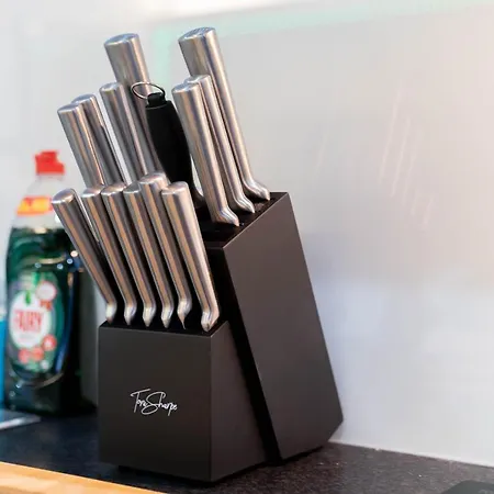 Apartment Maevela - Floor Rolex Themed Studio Apt Inside The Cube, Mailbox - Free Netflix & Wifi *
