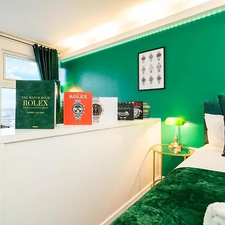 Apartment Maevela - Floor Rolex Themed Studio Apt Inside The Cube, Mailbox - Free Netflix & Wifi Birmingham